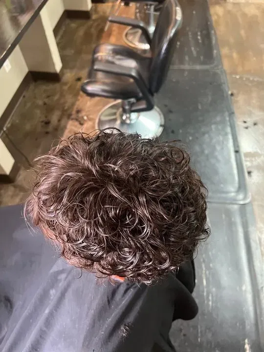 https://cdn.salonspotlight.com/photos/fgzEVVTo8rneNRj5KtaW/08832d15-fccd-4073-ace1-9dfe3efa7fff_720x720