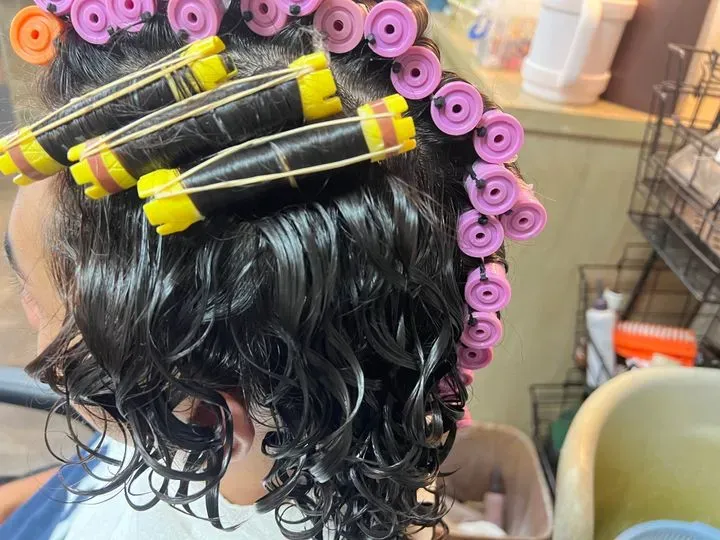 https://cdn.salonspotlight.com/photos/fgzEVVTo8rneNRj5KtaW/21aea161-a754-40c6-a7bb-26687a284c8e_720x720