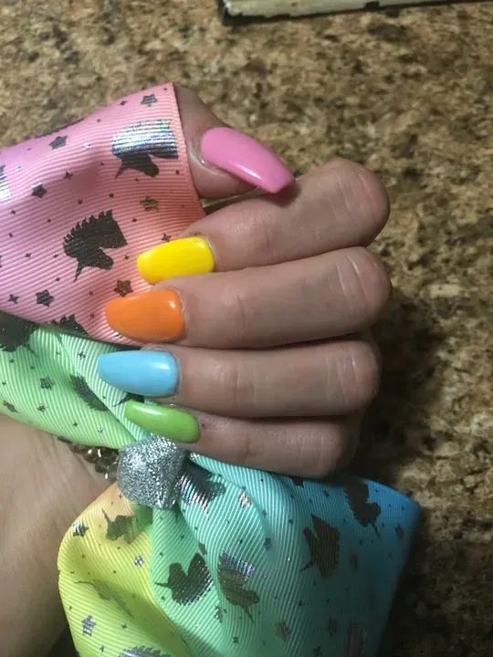 https://cdn.salonspotlight.com/photos/fkGQod9rJ45Ddo3sIU2M/379de51c-8cc4-4bf9-ac1e-05116087f150_720x720