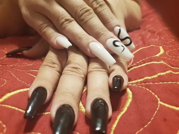 https://cdn.salonspotlight.com/photos/fkGQod9rJ45Ddo3sIU2M/4fc8d9cc-aec2-4f3a-bd9b-10f240f85b00_720x720