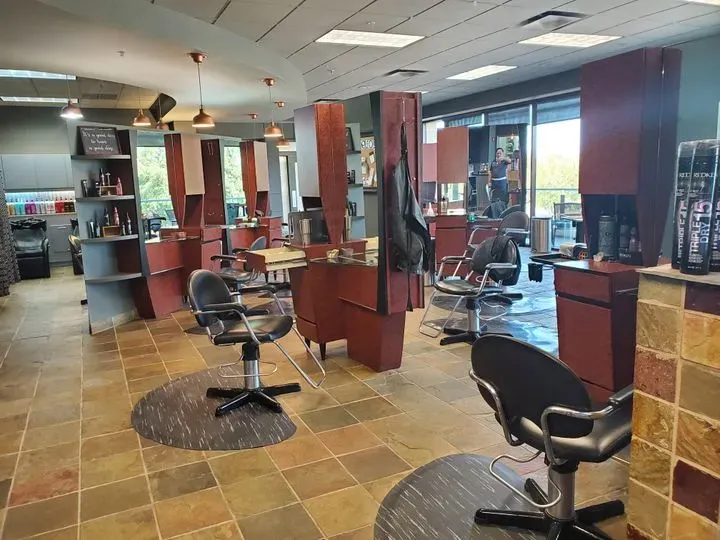 https://cdn.salonspotlight.com/photos/fmm1Yc4mraD4sKJNrY3T/5819aeb6-dc6d-4c53-b6b8-422ec0112682_720x720