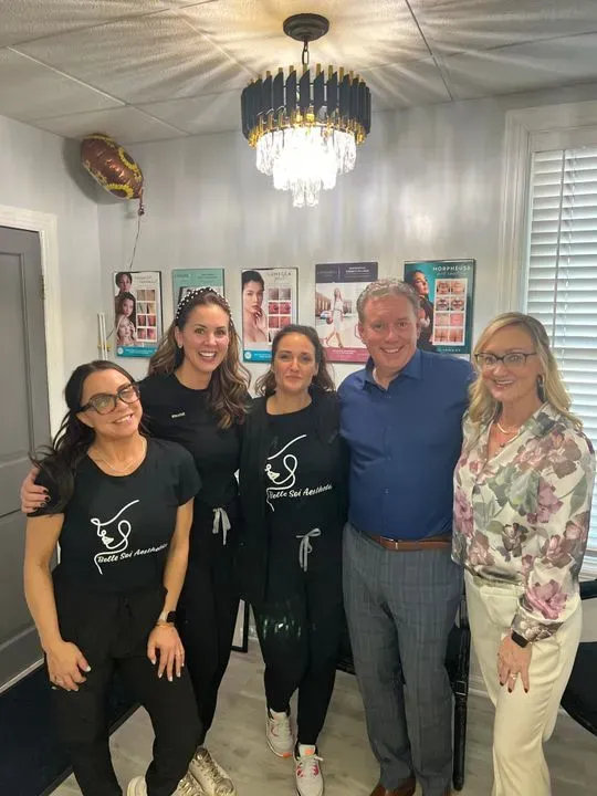 https://cdn.salonspotlight.com/photos/fn5HoLsU77a766aD6QQM/25d5abe9-d7c9-420c-a557-b568011686c6_720x720