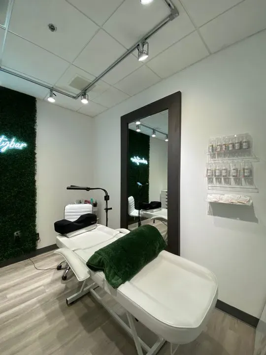 https://cdn.salonspotlight.com/photos/fn7OQzEchGOKuvD3LqVJ/fcb397c6-de17-465e-8ed1-d672427f3409_720x720