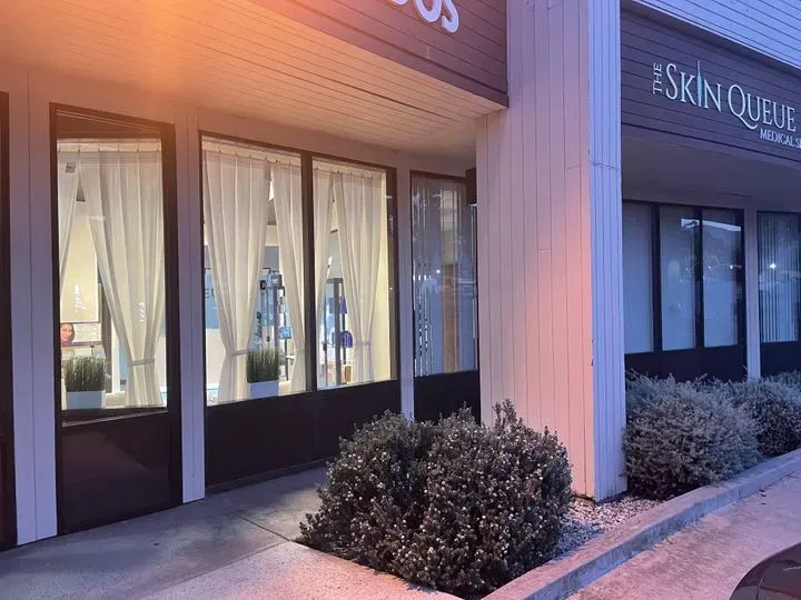 https://cdn.salonspotlight.com/photos/fpHUwT1oDQyTnUXb6lLf/5f0f99c7-e8d6-41ed-801d-13e7b4803865_720x720