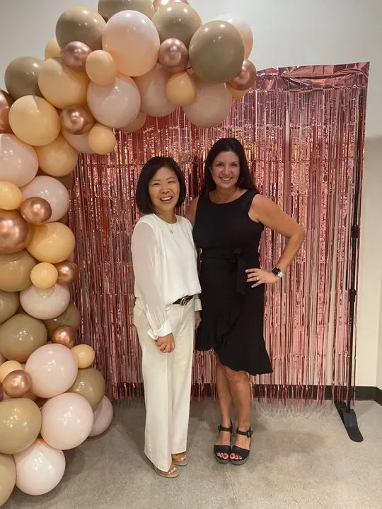 https://cdn.salonspotlight.com/photos/fpHUwT1oDQyTnUXb6lLf/f5fbdf40-71ca-4778-ae0d-7f957d5f2f36_720x720