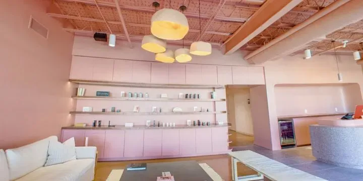 https://cdn.salonspotlight.com/photos/fqwQNRJnYCNtK2MZfqSw/b33ec217-21ae-4884-9228-cfdf9d403aee_720x720