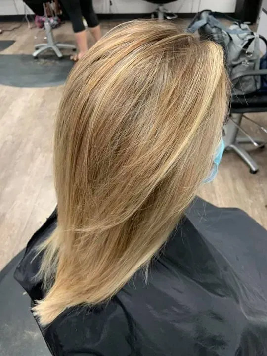 https://cdn.salonspotlight.com/photos/fsTezADdhsnHqhFo4XK5/200a342a-0cd2-427e-935c-66fce2e5c646_720x720