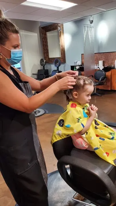 https://cdn.salonspotlight.com/photos/fsWv0ElcP1LgTVAaWerR/89979a0b-2871-400b-bb68-84b8ac425bd3_720x720
