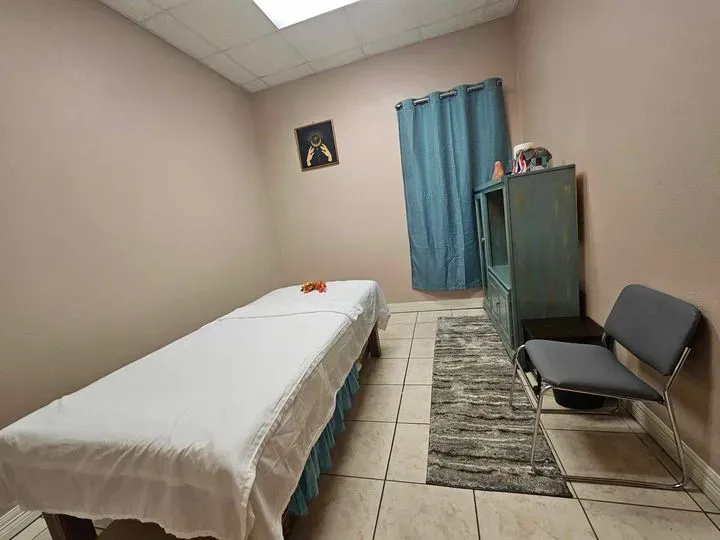 https://cdn.salonspotlight.com/photos/ftJ7J064jPkxnkZJUi9m/4de87c1c-b380-4298-95ee-35472b74f685_720x720