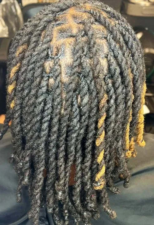 https://cdn.salonspotlight.com/photos/fx4NICdQBG3MHo2HiC3m/80802555-ce7e-4a24-9f6a-d52aaa159a52_720x720
