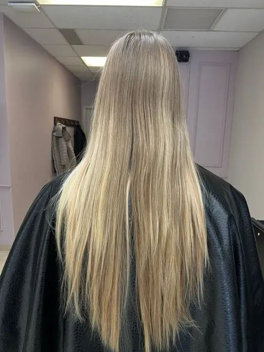 https://cdn.salonspotlight.com/photos/fzEgKZm4ltKAaYQyV4vv/823a39b7-9ce4-4e34-a192-d8efc995208c_720x720