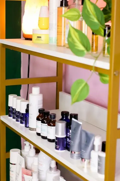https://cdn.salonspotlight.com/photos/fzEncaNvZa3uLG36oxeo/57043c44-2685-4eb7-9043-1ba0b30a5577_720x720