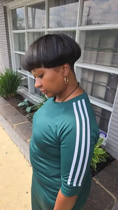 https://cdn.salonspotlight.com/photos/fzNgXgTlffm0Hq6LHr7t/0abacfe1-6445-42b4-a711-be4aefe47a02_720x720