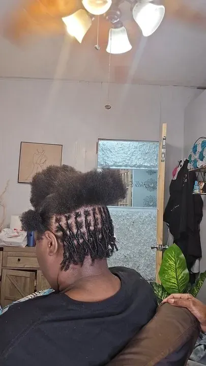 https://cdn.salonspotlight.com/photos/fzNgXgTlffm0Hq6LHr7t/3ef87d7e-a61b-4935-9221-4f599a6f13ac_720x720