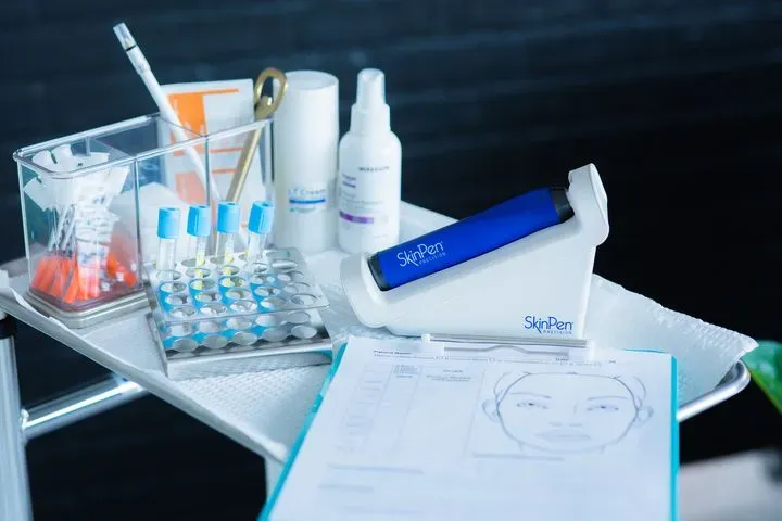 https://cdn.salonspotlight.com/photos/fzO18SIp4QTRHSvTViBe/f4b7a0f2-65fa-466a-ad91-658279349662_720x720