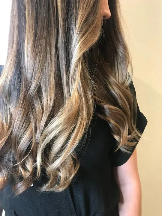 https://cdn.salonspotlight.com/photos/fzkClHGIO8IqGQeyEBRc/85e42b5a-e29c-41a0-929e-c1620313965a_720x720