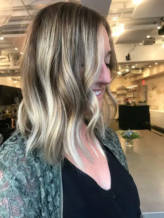 https://cdn.salonspotlight.com/photos/fzkClHGIO8IqGQeyEBRc/b029b5cf-6aa6-4ac5-809d-a000777f944a_720x720
