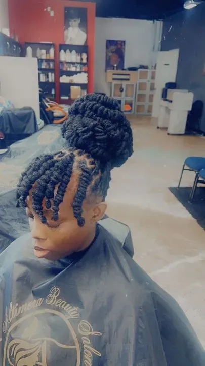 https://cdn.salonspotlight.com/photos/fzmzErNJM4PmM3c0LwfS/6cbb80a5-9c7c-4fbd-a1fb-44b2e53ffd4c_720x720