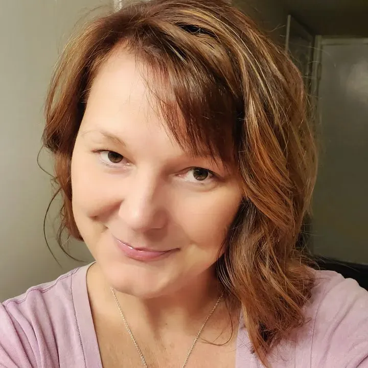 https://cdn.salonspotlight.com/photos/g1HCrRvTypqKydmOzXFO/753f0486-41d3-47e4-be8d-3d451fe9c8fc_720x720