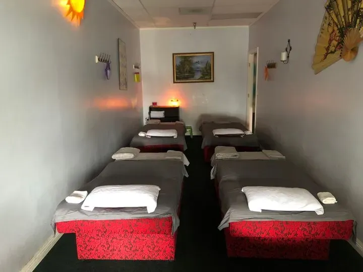 https://cdn.salonspotlight.com/photos/g31DmuZEupEx28BSyJhb/7bf1c615-a202-4c05-95a8-8b3d9b64c606_720x720