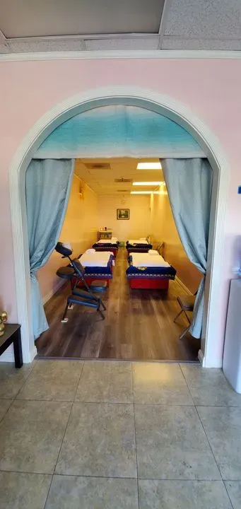 https://cdn.salonspotlight.com/photos/g31DmuZEupEx28BSyJhb/e9fa72df-770e-491c-ba96-f98f2dfa164b_720x720