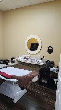 https://cdn.salonspotlight.com/photos/g6eS958AV9gXKziS2g4P/ebc59ec5-be29-40f3-9a7b-5057c92c70f0_720x720