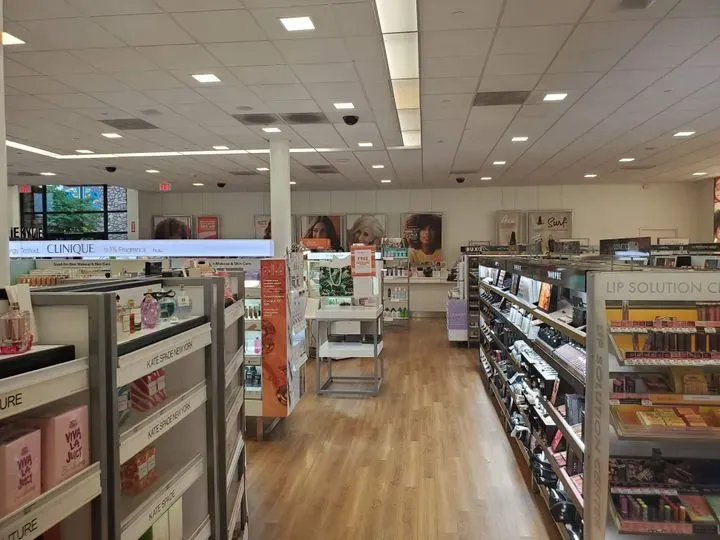 https://cdn.salonspotlight.com/photos/g7Ia722KCAUSnMFV72Vd/542c9651-c9aa-499b-9ef8-51bcfdc69b95_720x720