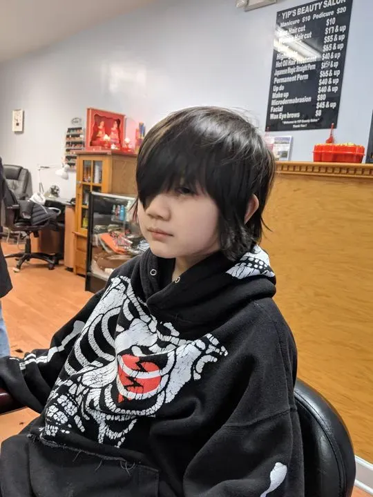 https://cdn.salonspotlight.com/photos/g7gNIjRiNZdKljamMd9W/f57926e5-d753-4f51-907e-b4ea8c13cb3d_720x720