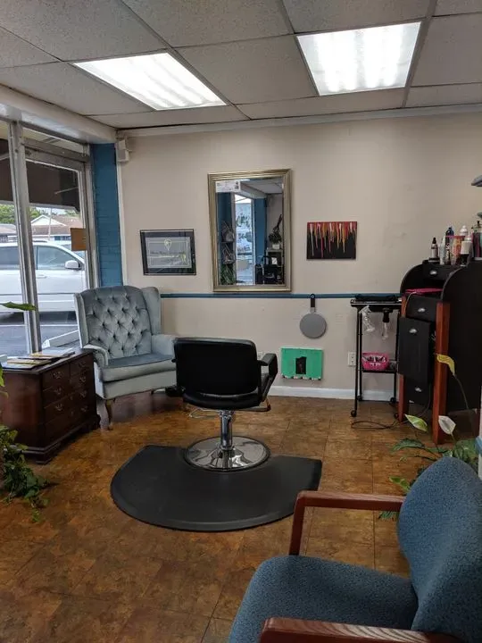https://cdn.salonspotlight.com/photos/g9hyqnGKictGSc3Ttwm7/ba151b5b-1b75-47a2-a38e-ee0916548633_720x720
