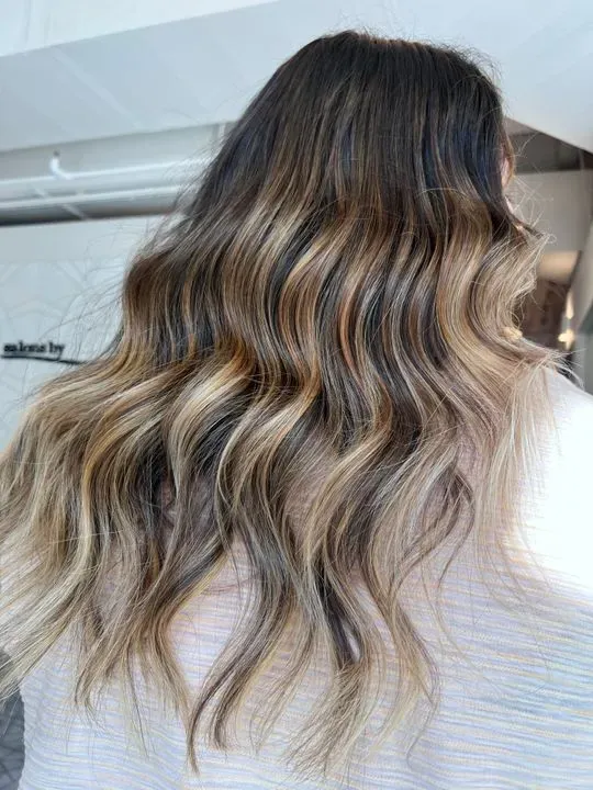https://cdn.salonspotlight.com/photos/g9yDxxbvtysUALtSjMld/5481b5d9-b089-494a-b0d3-44283026e0aa_720x720