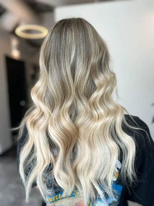 https://cdn.salonspotlight.com/photos/g9yDxxbvtysUALtSjMld/55e12b9f-ec59-47cb-b8db-1294c7d084f9_720x720