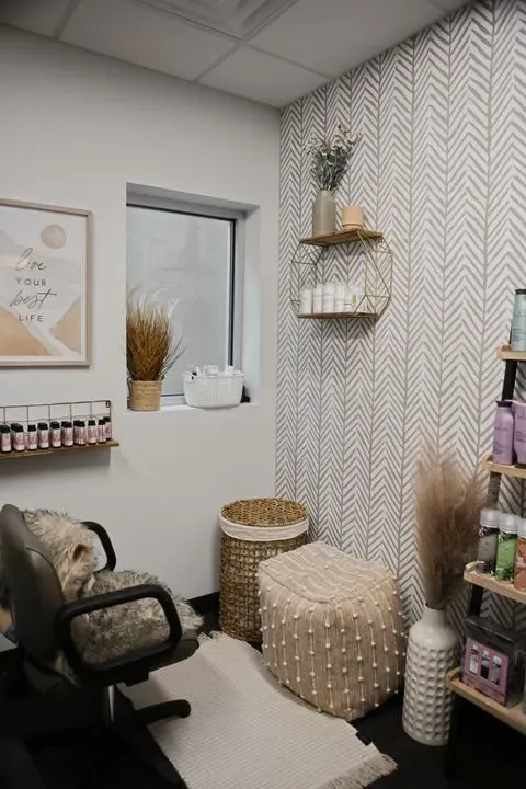 https://cdn.salonspotlight.com/photos/g9yDxxbvtysUALtSjMld/80f8aea3-cde0-4eaf-8495-1e78bf9f8fc0_720x720