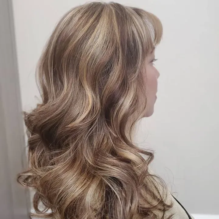 https://cdn.salonspotlight.com/photos/gBe4ynG1Tf7e44Yn5ss6/bcbb3f78-d56e-43a8-b4e9-6cc0753ce1cc_720x720