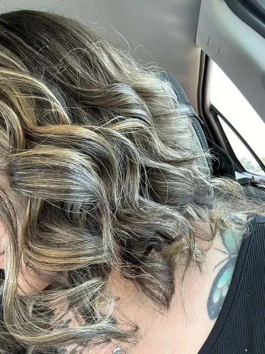 https://cdn.salonspotlight.com/photos/gCpydwry5PVmClyMfhhc/4ec023f2-06b4-4fcc-b0de-fdc928e6667b_720x720