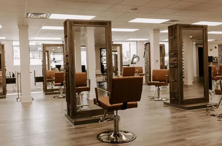 https://cdn.salonspotlight.com/photos/gCzDaMHCvkq5UW1rgRXc/c9f36e2c-701d-4839-9b02-d13df3757f4f_720x720
