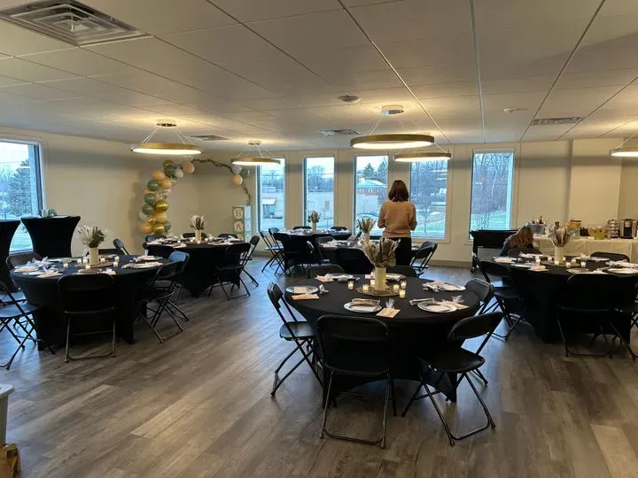https://cdn.salonspotlight.com/photos/gCzDaMHCvkq5UW1rgRXc/fe978b85-bb0d-4584-abd7-74b533861b5a_720x720