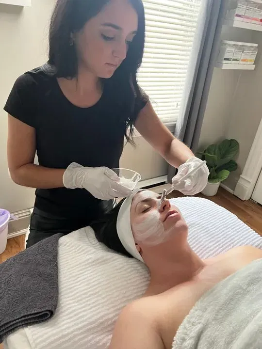 https://cdn.salonspotlight.com/photos/gDsGNrQWauXJNQv335vR/4ed62713-bd5a-4bf5-8e35-730bc6fafc00_720x720