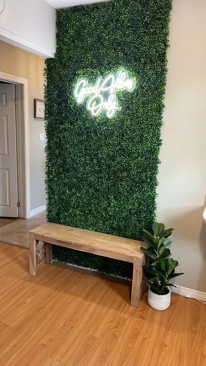 https://cdn.salonspotlight.com/photos/gDsGNrQWauXJNQv335vR/f0f68e93-9fc1-4b0a-a37e-bb6b80c7f817_720x720