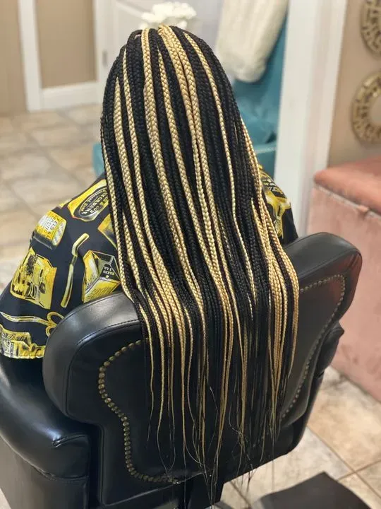https://cdn.salonspotlight.com/photos/gEJz7EwXgwlXMnu6BmO8/eda83391-ccb0-4da6-943f-9db7860489ba_720x720
