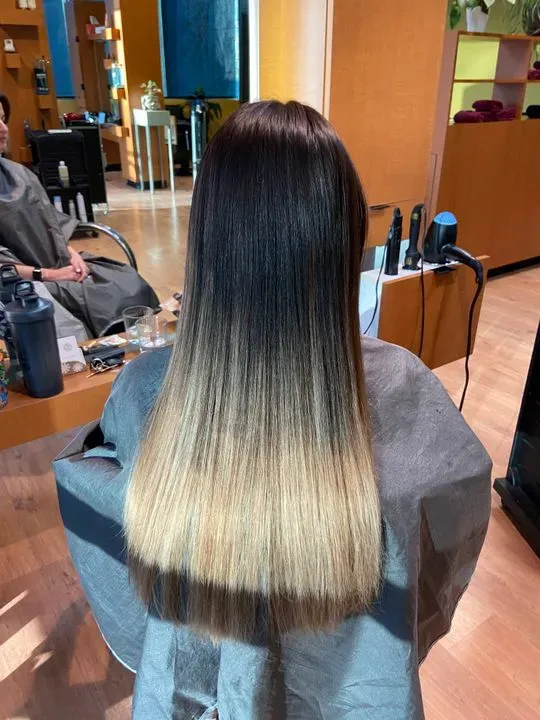 https://cdn.salonspotlight.com/photos/gFv1SuWtHsaxHGTwDTiM/af6300ee-fba4-4a3d-b03e-df1666d84b09_720x720