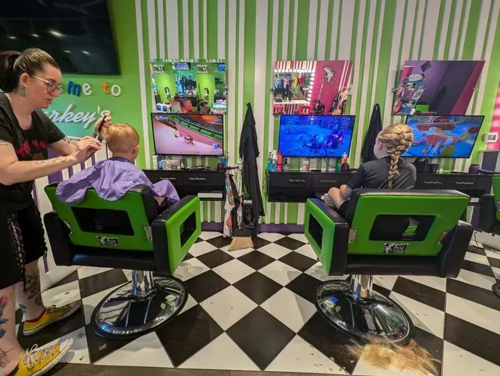 https://cdn.salonspotlight.com/photos/gHNP22OL3TcJfXjIpmzE/f3c8b93e-6c67-481a-b823-7d33e636ee9a_720x720