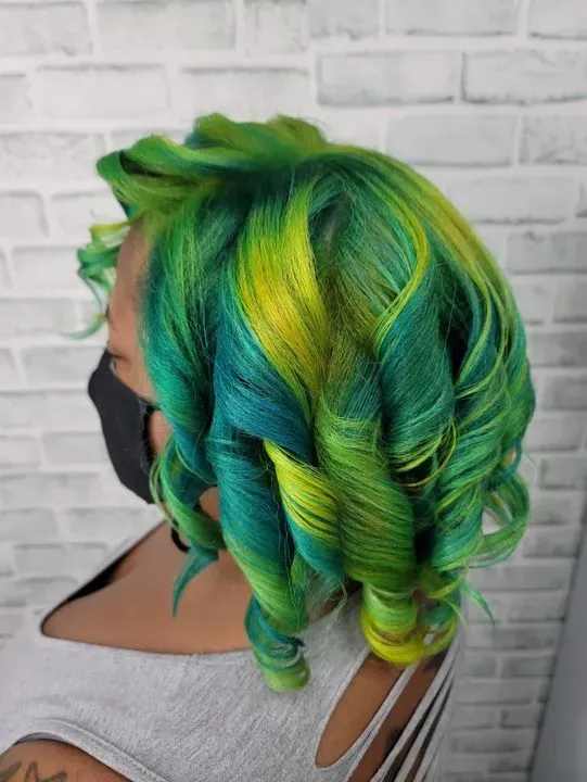 https://cdn.salonspotlight.com/photos/gIYTMYHl3y9OLcGaIVdd/00a0b461-12e0-4408-a242-b76c6892ad3e_720x720