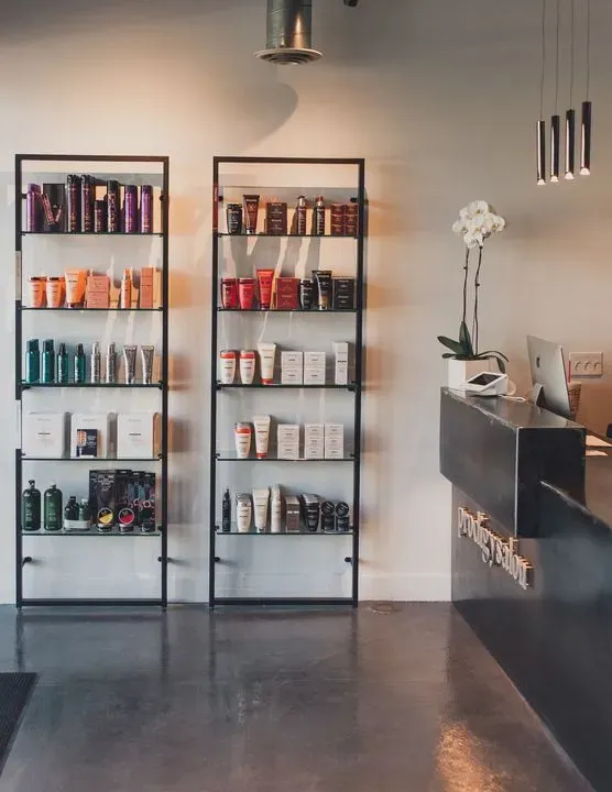 https://cdn.salonspotlight.com/photos/gIqbDB53v42aBxVkGymW/2b2b5d67-e609-4b77-9df6-1e4ecc520a16_720x720