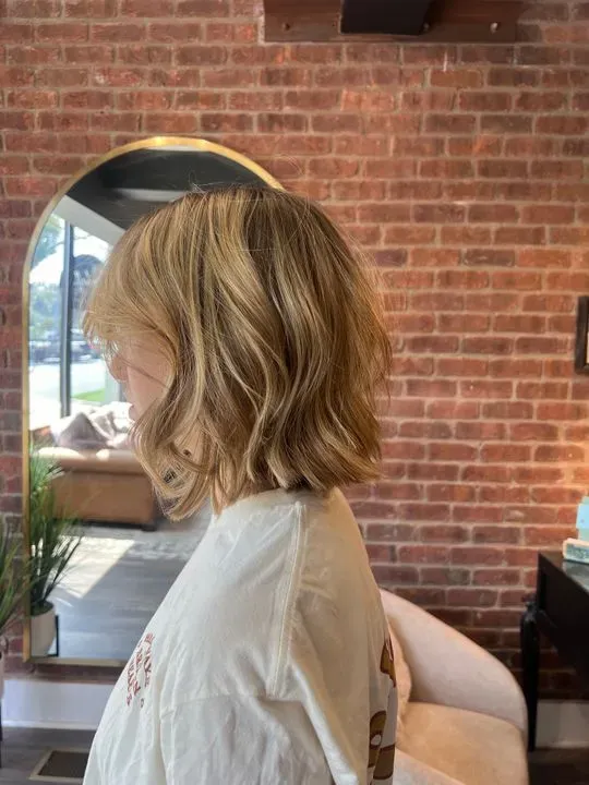 https://cdn.salonspotlight.com/photos/gJTDVPHVkdbncCchwbir/2105d32e-f39d-493f-bbe3-4ee015dde61b_720x720