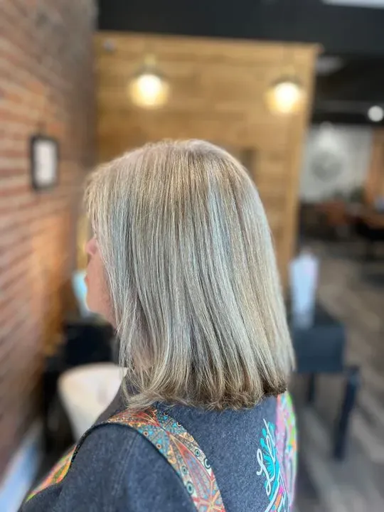 https://cdn.salonspotlight.com/photos/gJTDVPHVkdbncCchwbir/866957b2-d5c3-4280-8d45-bb6d5d42b190_720x720