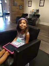 https://cdn.salonspotlight.com/photos/gJTDVPHVkdbncCchwbir/cc5c54b3-6cdd-46ca-98fa-656571aa0e12_720x720