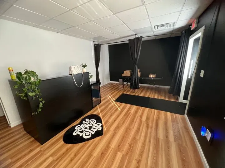 https://cdn.salonspotlight.com/photos/gL25rH8n2FRKNEMUiCY6/a961f6cb-fed5-4f65-9358-35953a13ba25_720x720