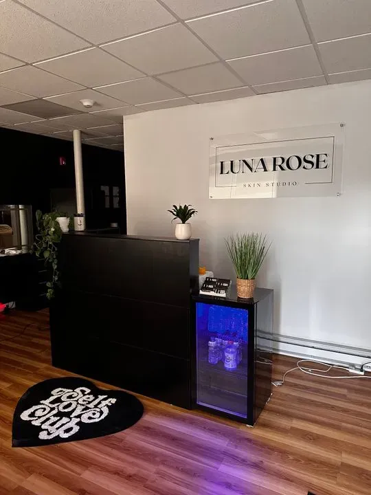 https://cdn.salonspotlight.com/photos/gL25rH8n2FRKNEMUiCY6/ef651815-7505-4498-a108-5cf3896f1f03_720x720