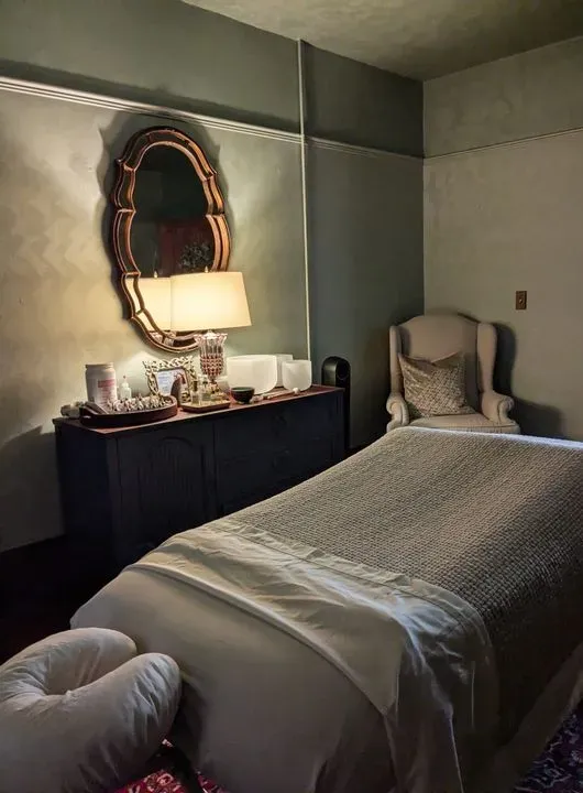https://cdn.salonspotlight.com/photos/gLcgYESSiNsryOQsMS7R/41daea54-d4f0-4962-a599-3e887a9ee7ef_720x720