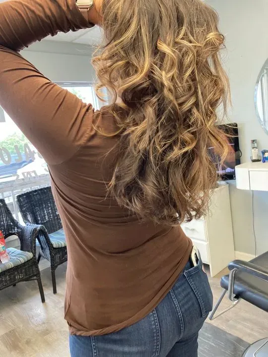 https://cdn.salonspotlight.com/photos/gM2sMXa5QZNwRhPqtjBc/98511b3a-233a-465e-a0f4-8250de6b512d_720x720
